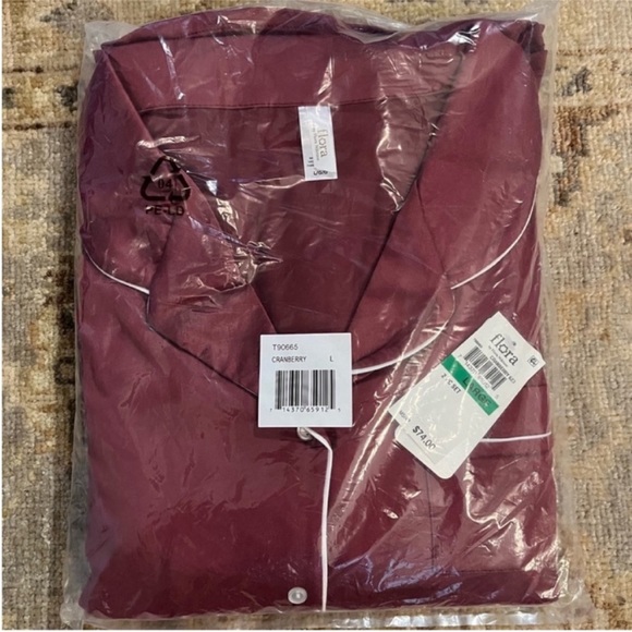 Holiday PJS - Picture 3 of 4